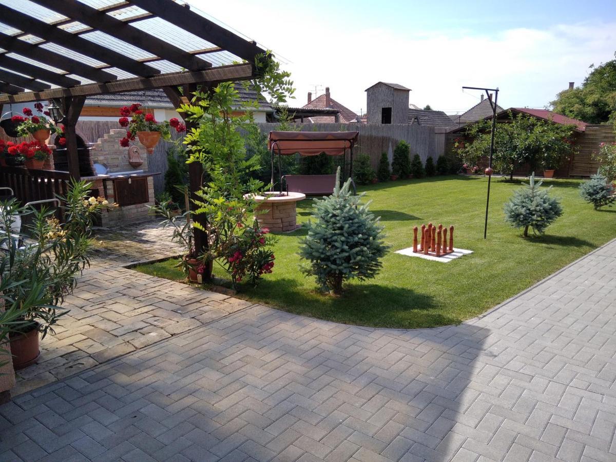 Moezsi Apartman Tolna Exterior foto